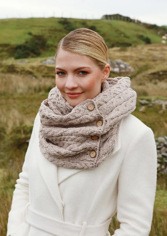 Scarves in fine cashmere -Aran Buttoned Snood | Oatmeal