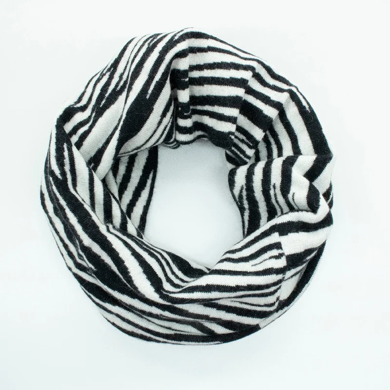 Scarves with fade effects -NECK WARMER IN ZEBRA DESIGN