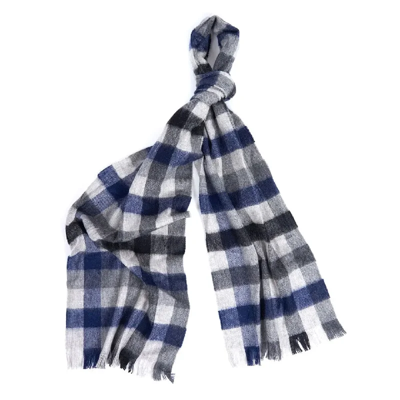 Scarves with plaid patterns -Barbour Nine Square Scarf Grey / Black