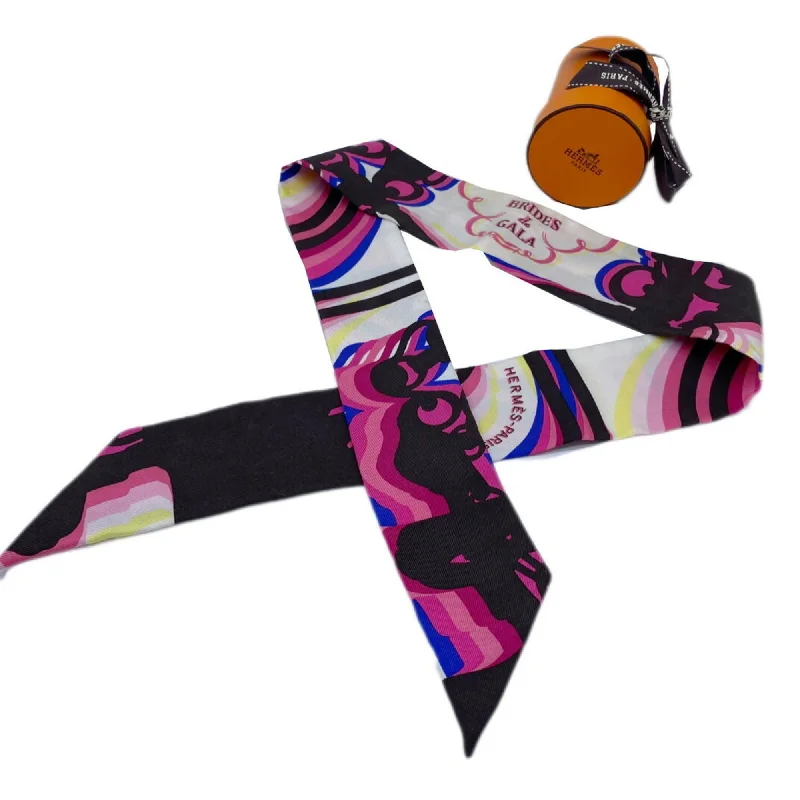 Scarves for cozy nights -Hermes   pink  Silk Scarf (Pre-Owned)