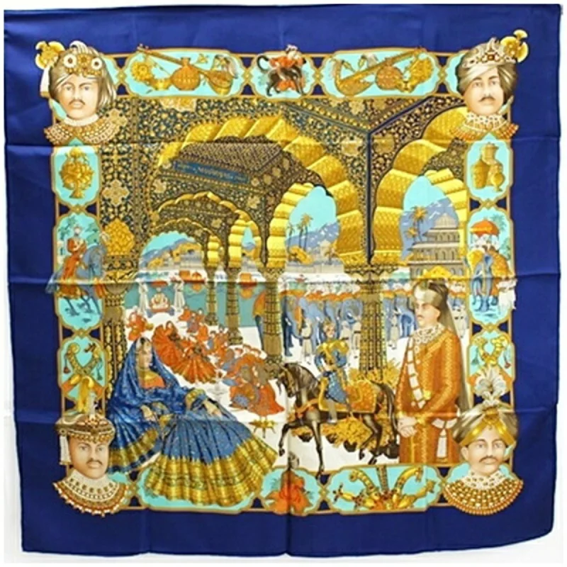 Scarves in smooth silk -Hermes  Silk Scarf (Pre-Owned)