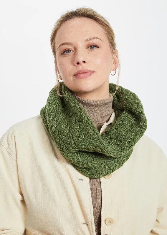 Scarves for relaxed days -Aran Infinity Cable Scarf | Green