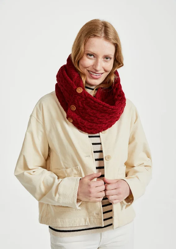 Scarves in warm cashmere -Aran Buttoned Snood | Red